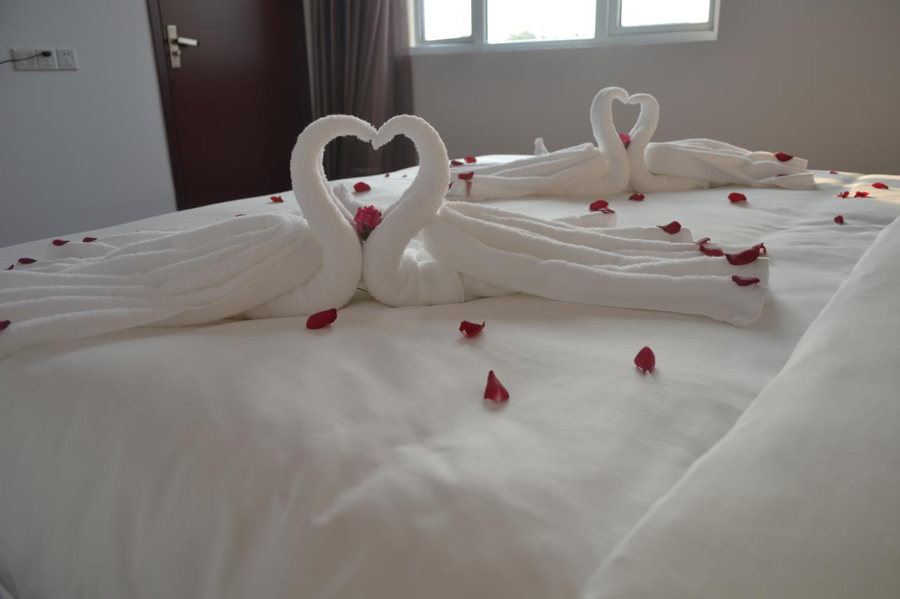 Royal Holiday Hotel Yangon Ngoại thất bức ảnh