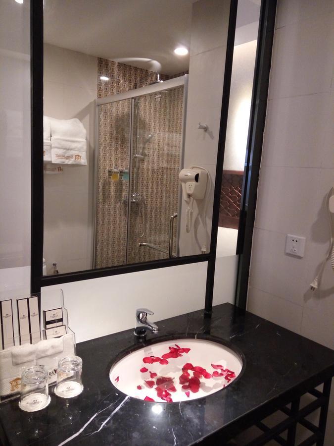 Royal Holiday Hotel Yangon Ngoại thất bức ảnh