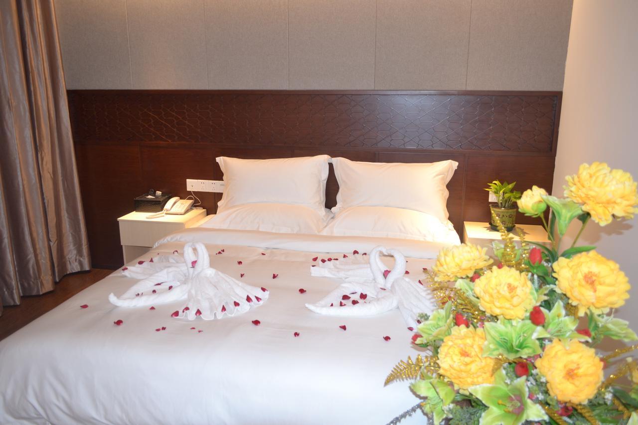 Royal Holiday Hotel Yangon Ngoại thất bức ảnh