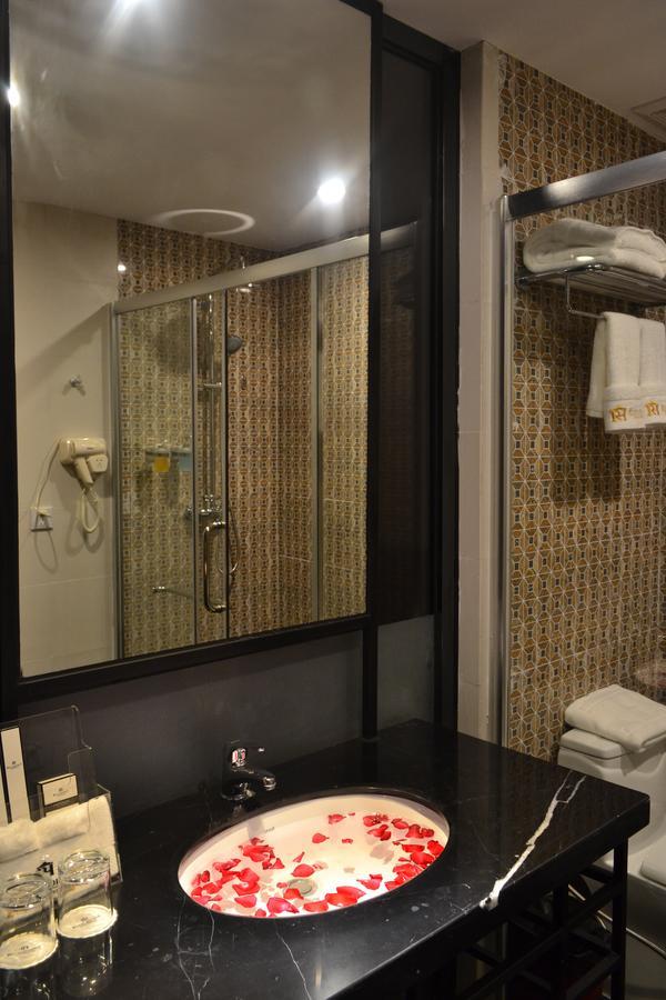 Royal Holiday Hotel Yangon Ngoại thất bức ảnh