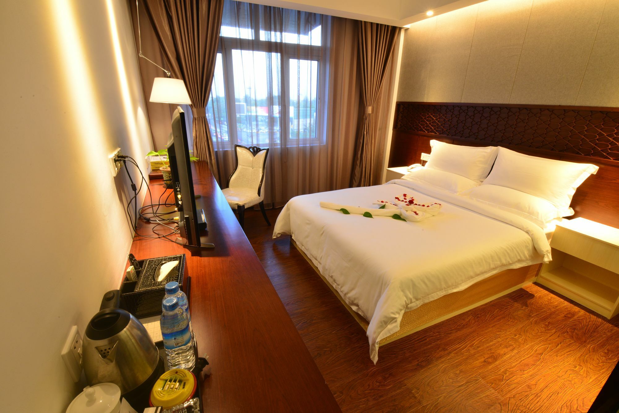 Royal Holiday Hotel Yangon Ngoại thất bức ảnh